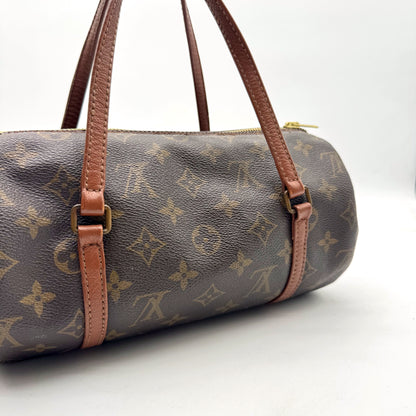 Louis Vuitton Papillon 26 Toile Monogram - détail du zip et de l'anse
