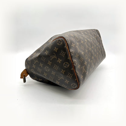 Louis Vuitton Speedy 40 Monogram-Canvas - Unteransicht im gegenüberliegenden Winkel