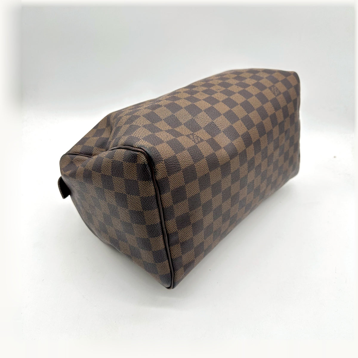 Louis Vuitton Speedy 30 Toile Damier Ebène - vue du dessous en angle opposé