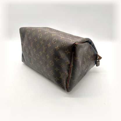 Louis Vuitton Speedy 30 Toile Monogram - vue de trois quarts du dessous