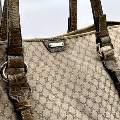 Céline Tote Toile Macadam Beige - détail des attaches d'anses et des anneaux