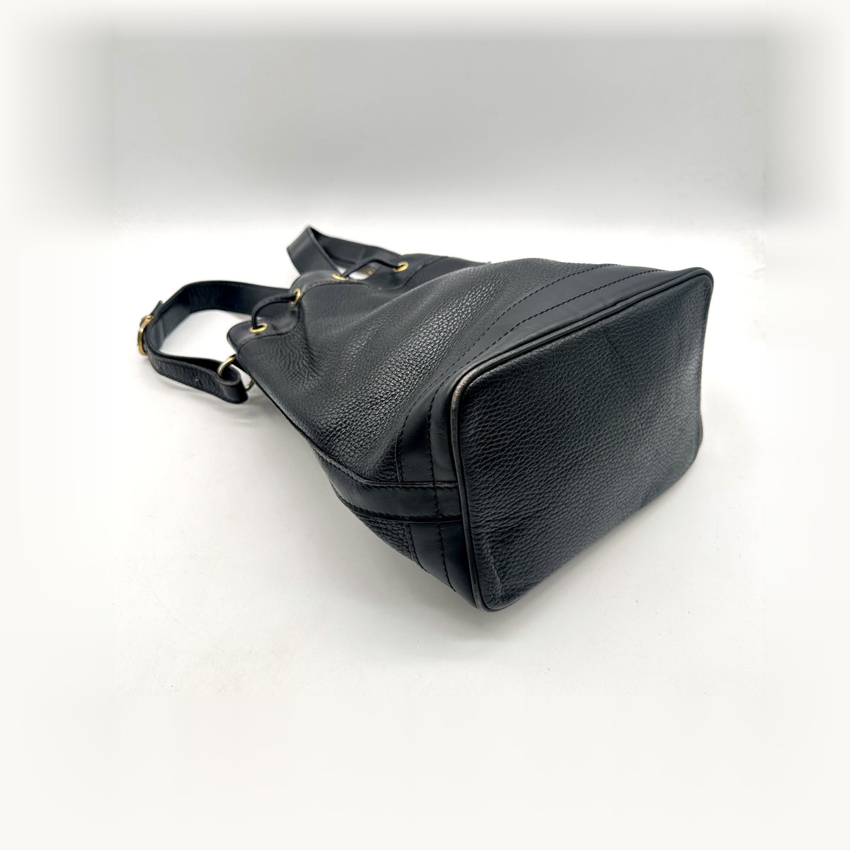 Céline Seau Cuir grainé noir - fond et base, autre côté