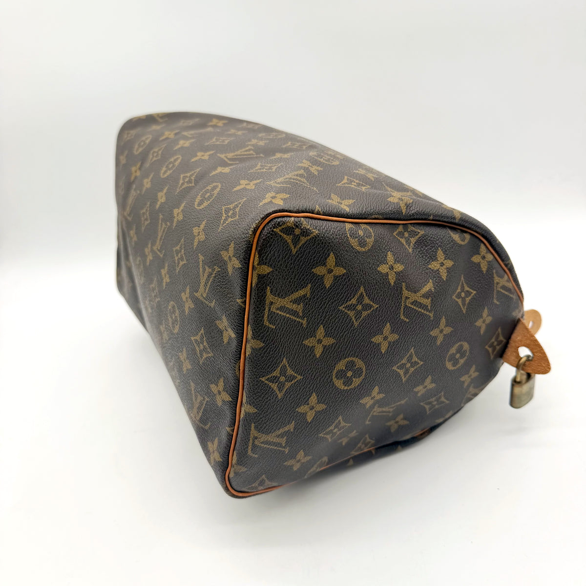 Louis Vuitton Speedy 30 toile Monogram - coin inférieur, tirette et cadenas
