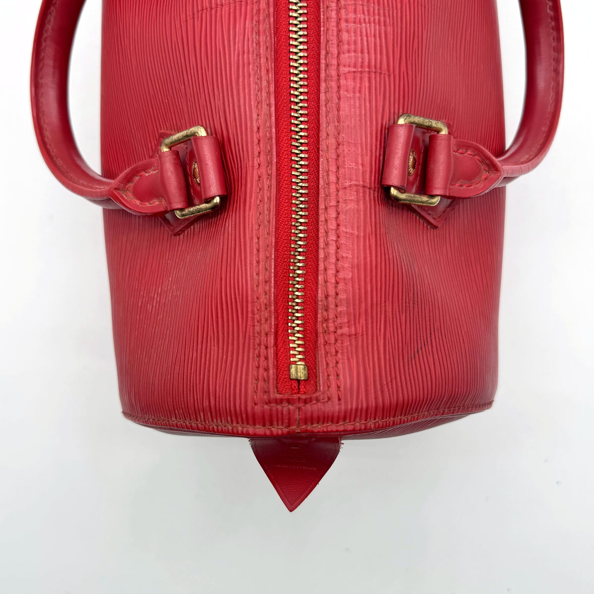 Louis Vuitton Speedy 25 Cuir Épi Rouge - détail du zip, des attaches et de la patte