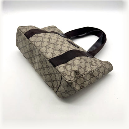 Gucci Tote Toile GG Beige et Cuir Brun - vue en angle, cabas couché