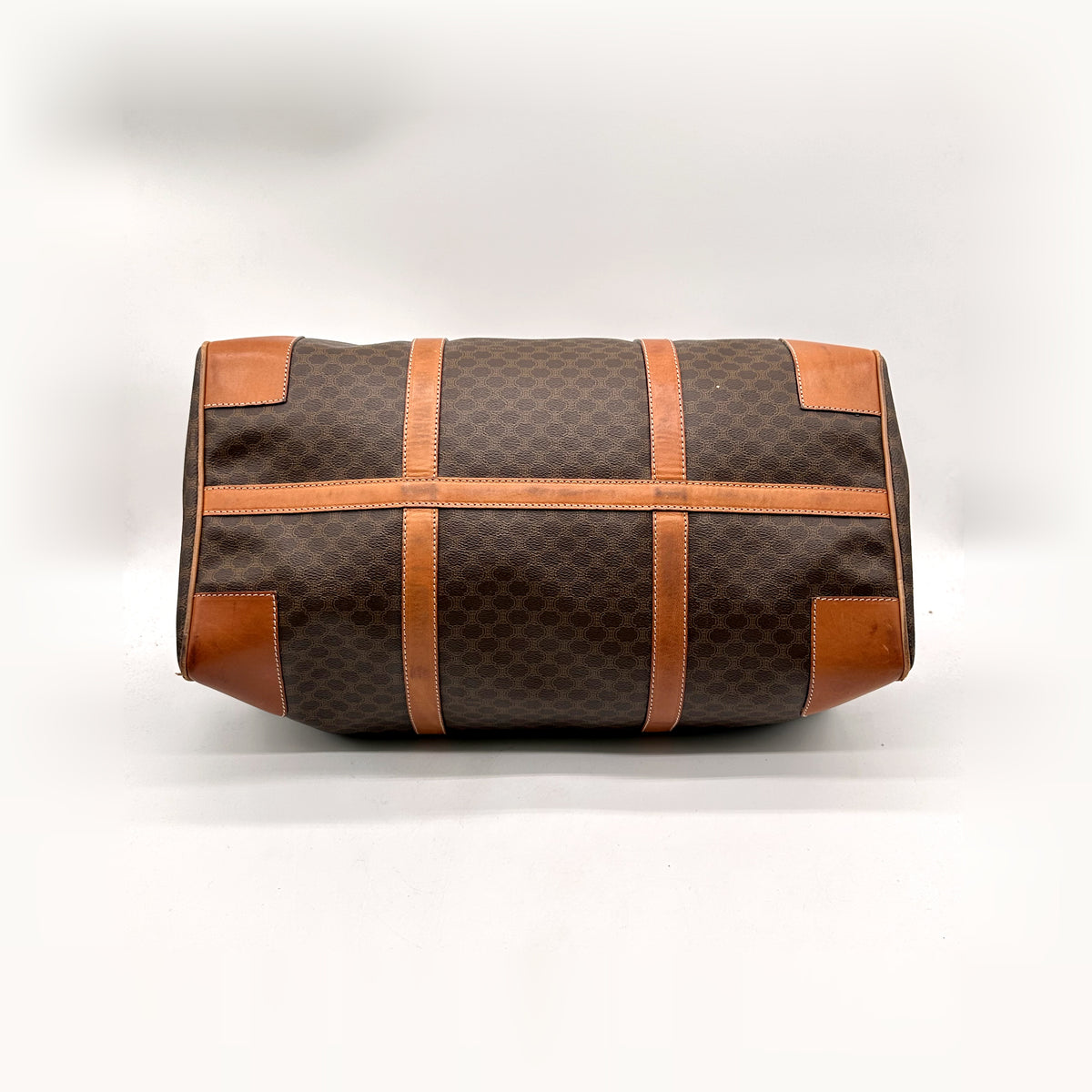 Céline Boston Toile Macadam Brun - vue du dessous, bandes et coins de cuir