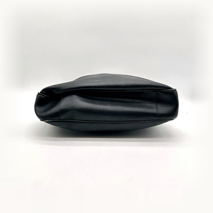 Gucci Bamboo Cuir Noir - vue de la tranche, base du sac