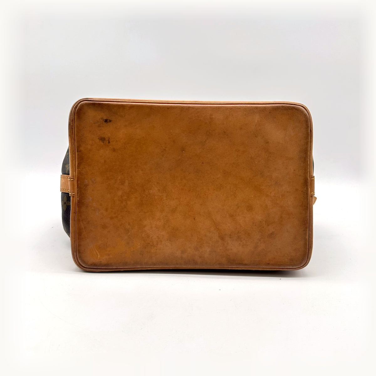 Louis Vuitton Grand Noé Toile Monogram - base en cuir naturel