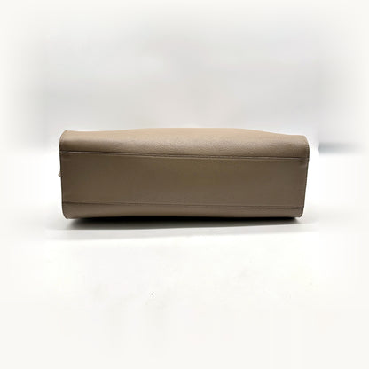 Saint Laurent Bandoulière Cuir Grainé Taupe - vue du dessous, base du sac