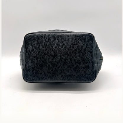 Céline Seau Cuir grainé noir - fond en cuir grainé