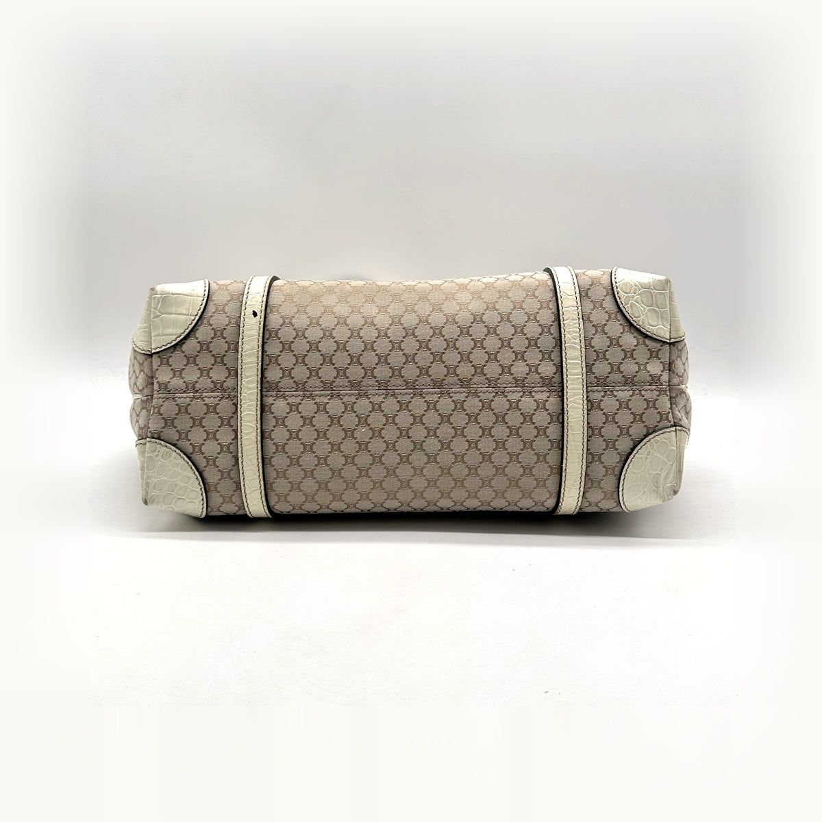 Céline Tote Toile Macadam Écru - vue du dessous, base et coins de cuir