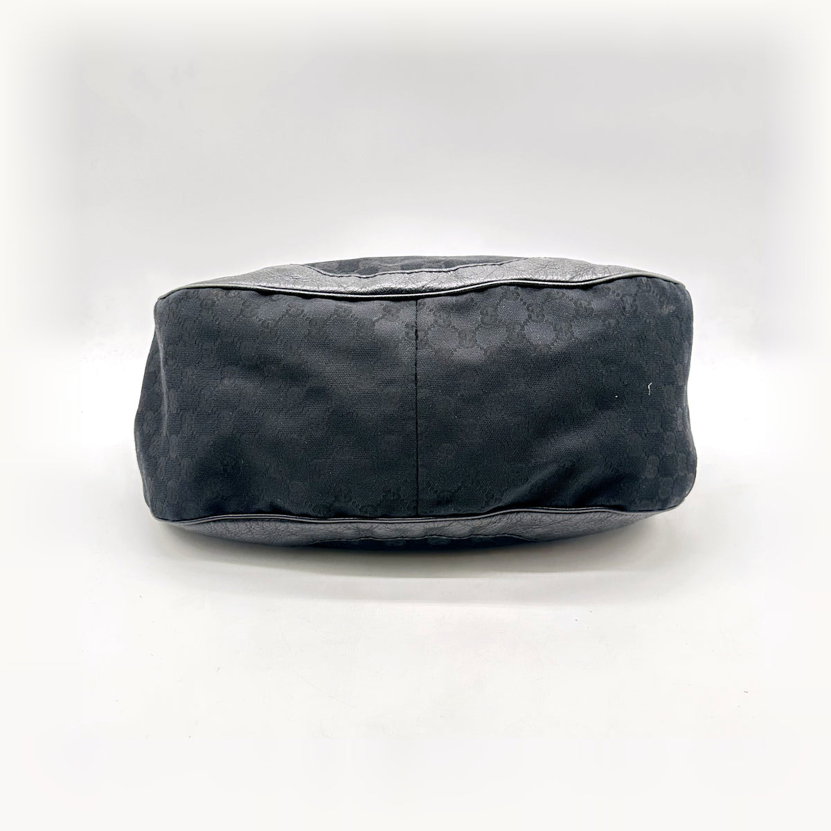 Gucci Hobo Toile GG Noir - vue du dessous, base du sac