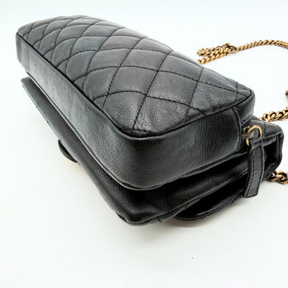 Chanel Sac à rabat matelassé cuir d'agneau - dessous du sac et arêtes