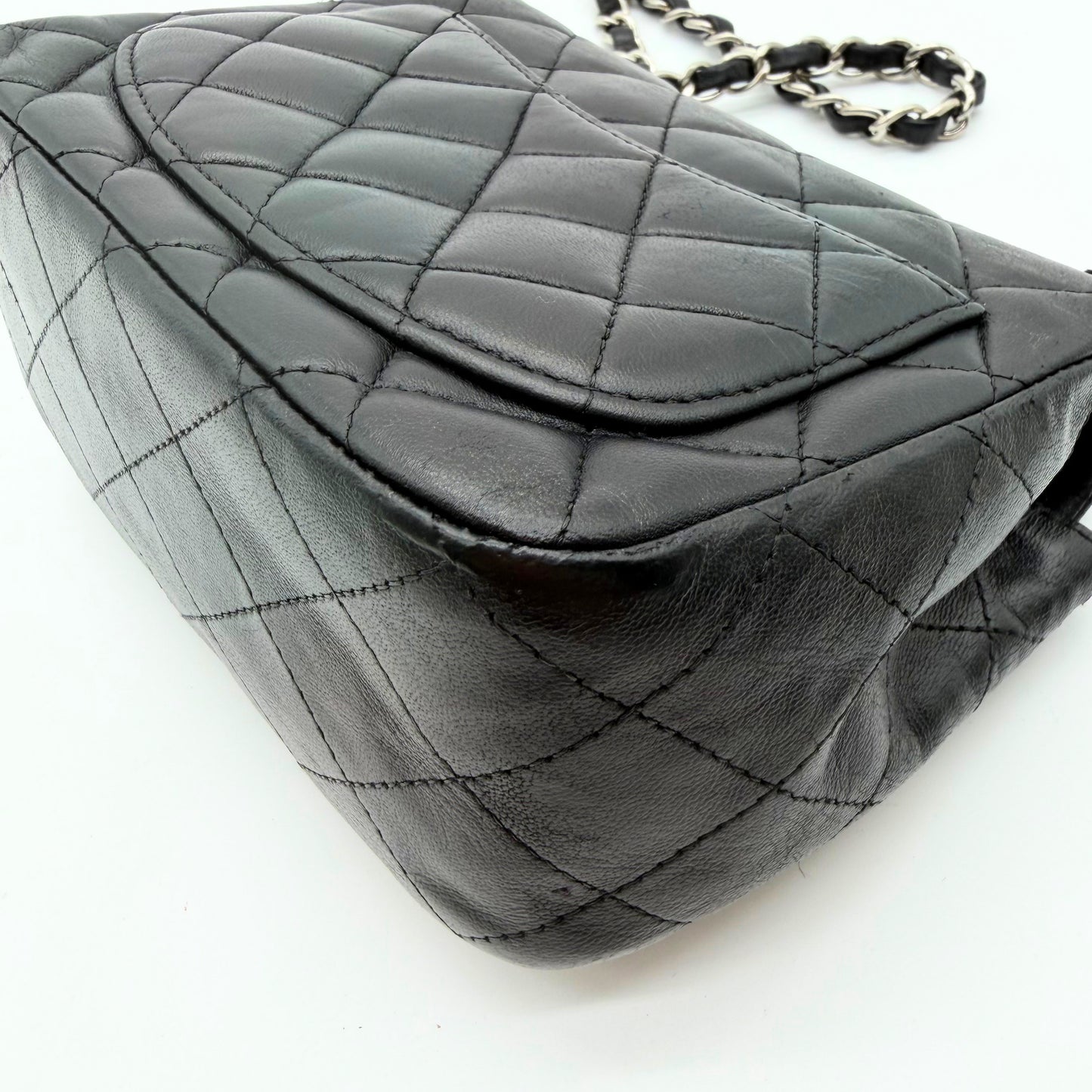 Chanel Mini Timeless carre 17 cuir agneau noir - vue de dessus matelassage