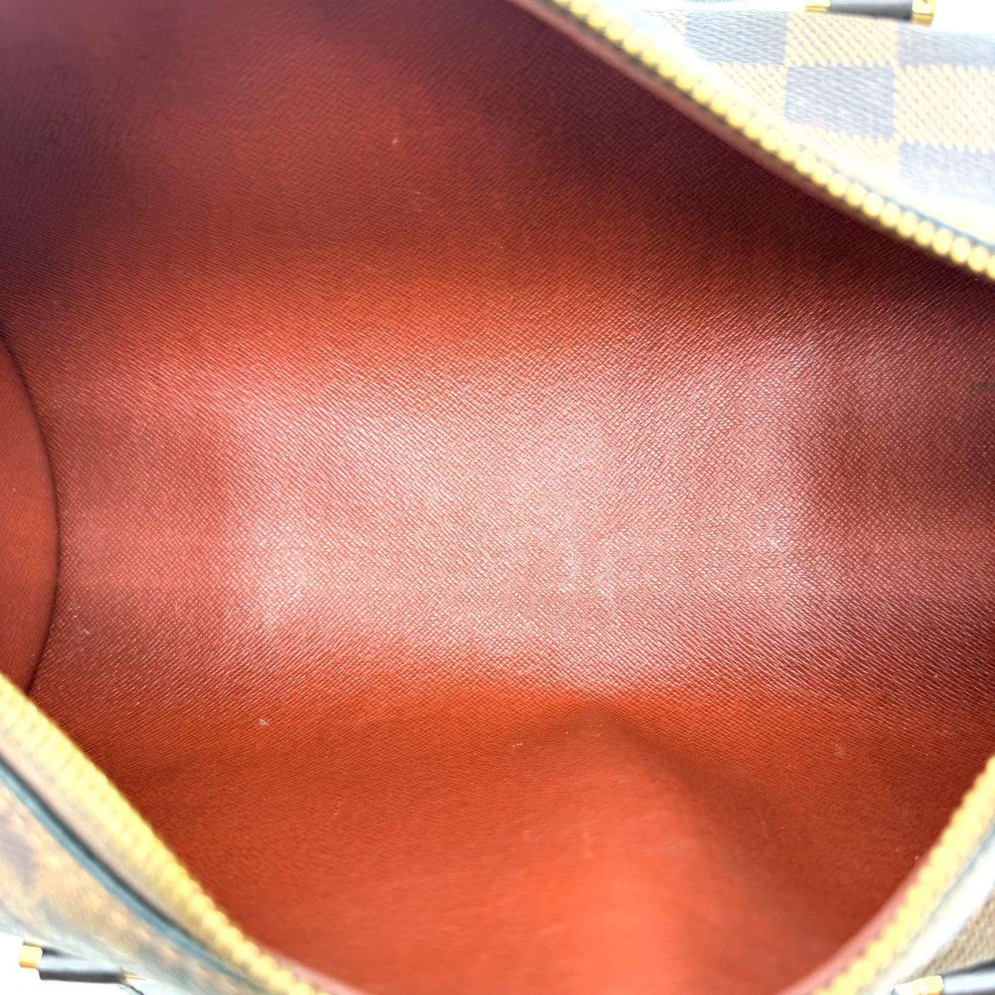 Louis Vuitton Papillon Damier Ebène - intérieur doublure rouge