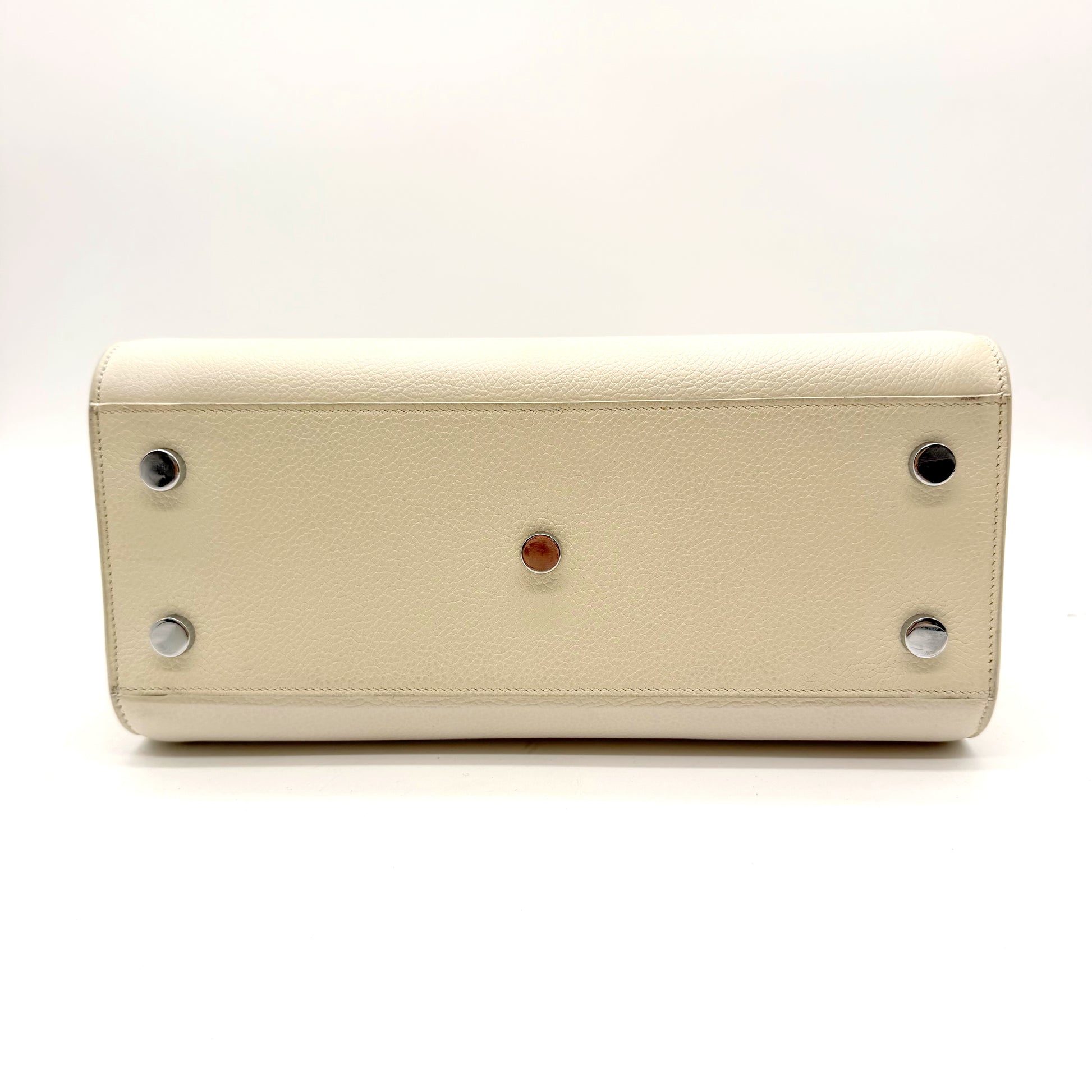 Saint Laurent Sac de Jour Baby cuir grainé blanc cassé - base et pieds métalliques, rivet central oxydé
