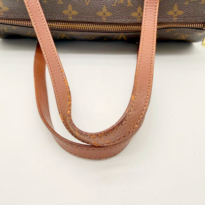 Louis Vuitton Papillon 30, détail des anses en cuir naturel montrant la patine et l'usure