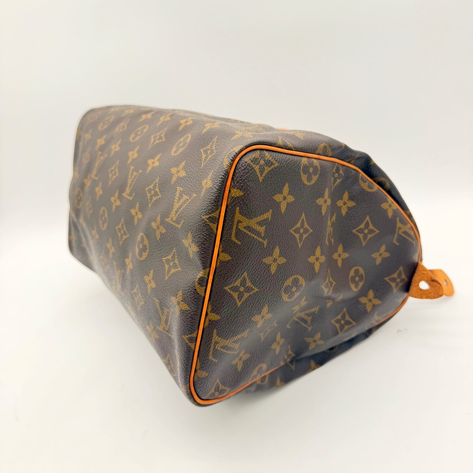 Louis Vuitton Speedy 30 toile Monogram - base et coin en trois quarts