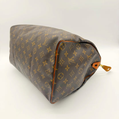 Louis Vuitton Speedy 35 toile Monogram – angle inférieur
