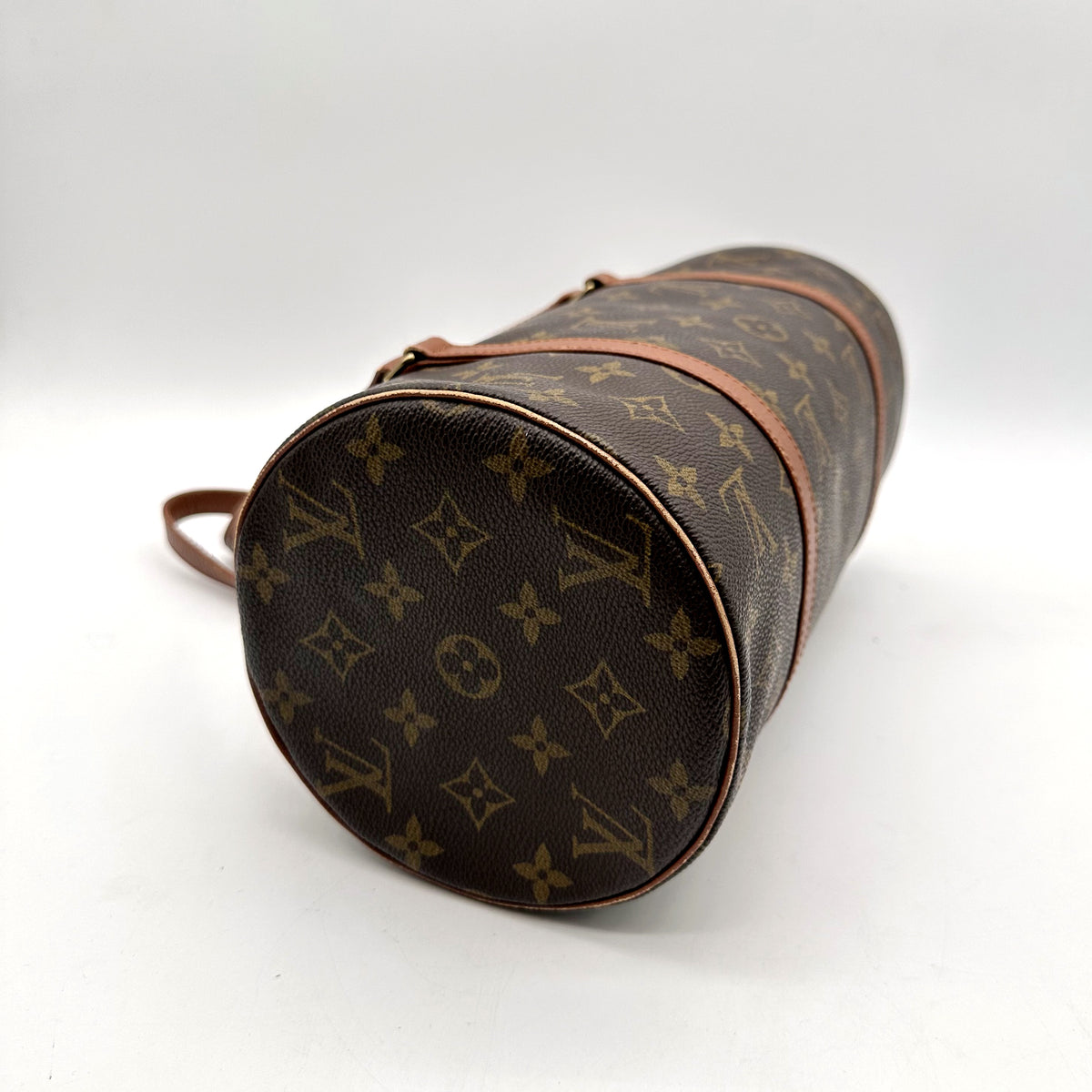 Louis Vuitton Papillon 30 Toile Monogram - vue en angle du bout opposé