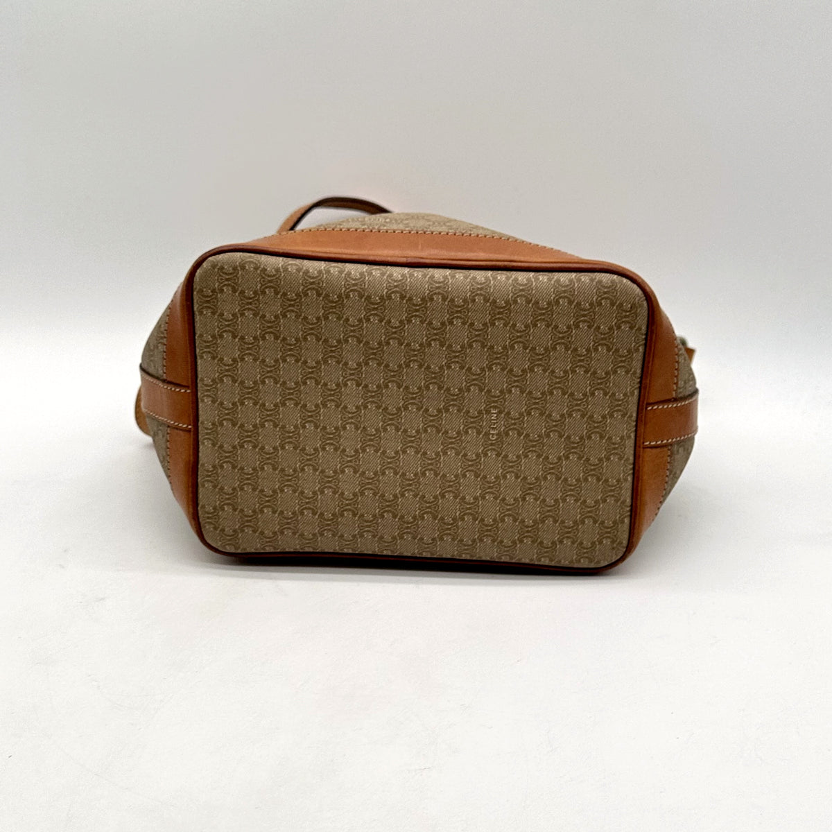 Céline Seau Toile Macadam Beige - vue du dessus en angle, col et cordon
