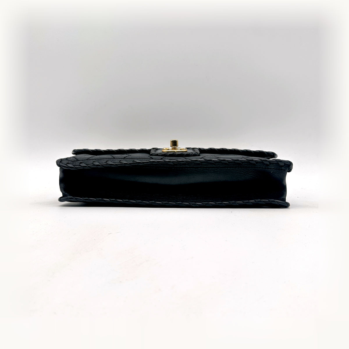 Chanel Matelassé Cuir Gris Anthracite - vue du dessus, rabat fermé