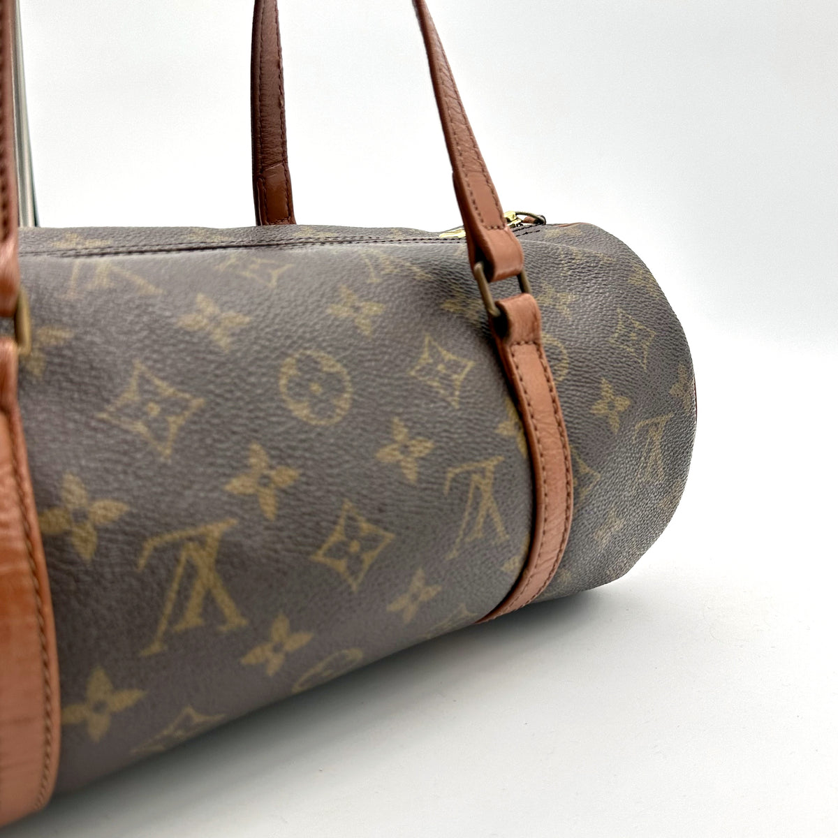 Louis Vuitton Papillon 30 Toile Monogram - détail de l'anse et de son attache