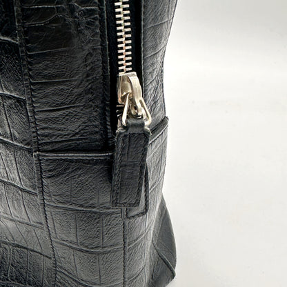 Saint Laurent Porte-documents Cuir Façon Croco Noir - détail du zip et de son curseur sans languette