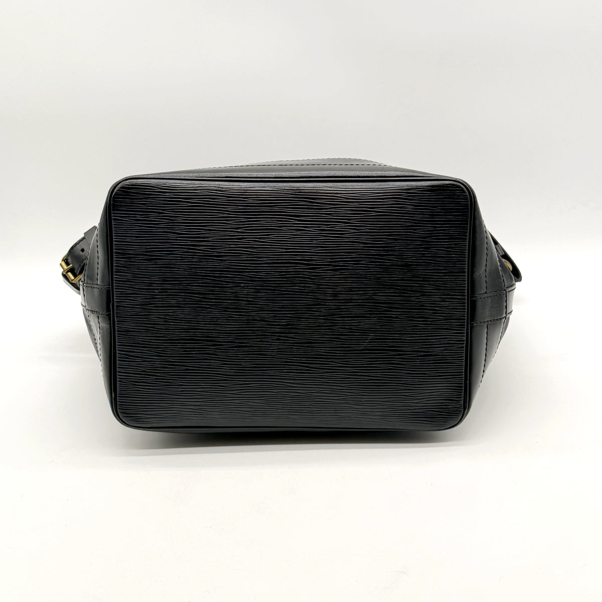 Louis Vuitton Noé Cuir Épi Noir - vue du dessous, fond du sac