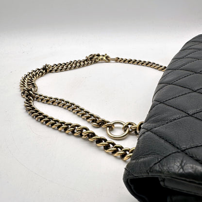 Chanel Double Chaîne Cuir Matelassé Noir - détail de la double chaîne dorée