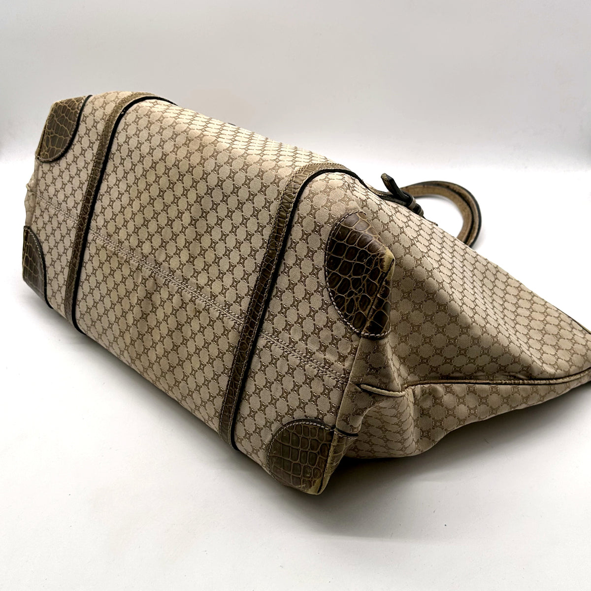 Céline Tote Toile Macadam Beige - vue en angle, coins renforcés de cuir