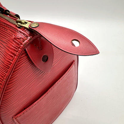 Louis Vuitton Speedy 30 Cuir Épi Rouge - détail de la patte de cuir et du zip