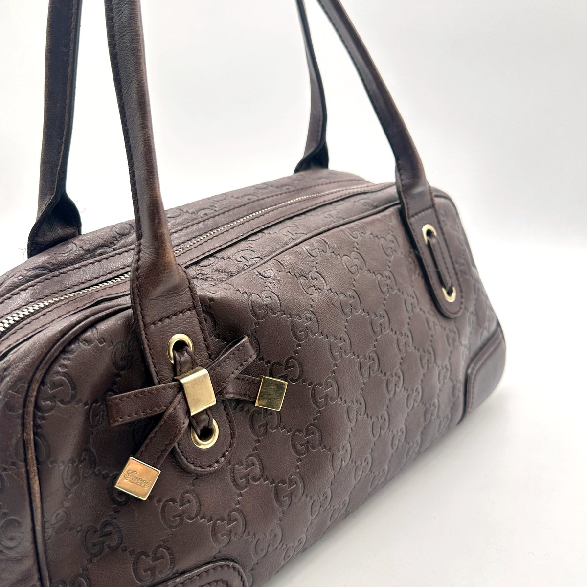 Gucci Bowling Cuir Guccissima Marron - vue de trois quarts, zip fermé