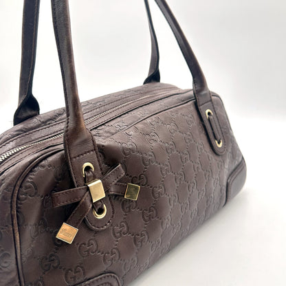 Gucci Bowling Cuir Guccissima Marron - vue de trois quarts, zip fermé