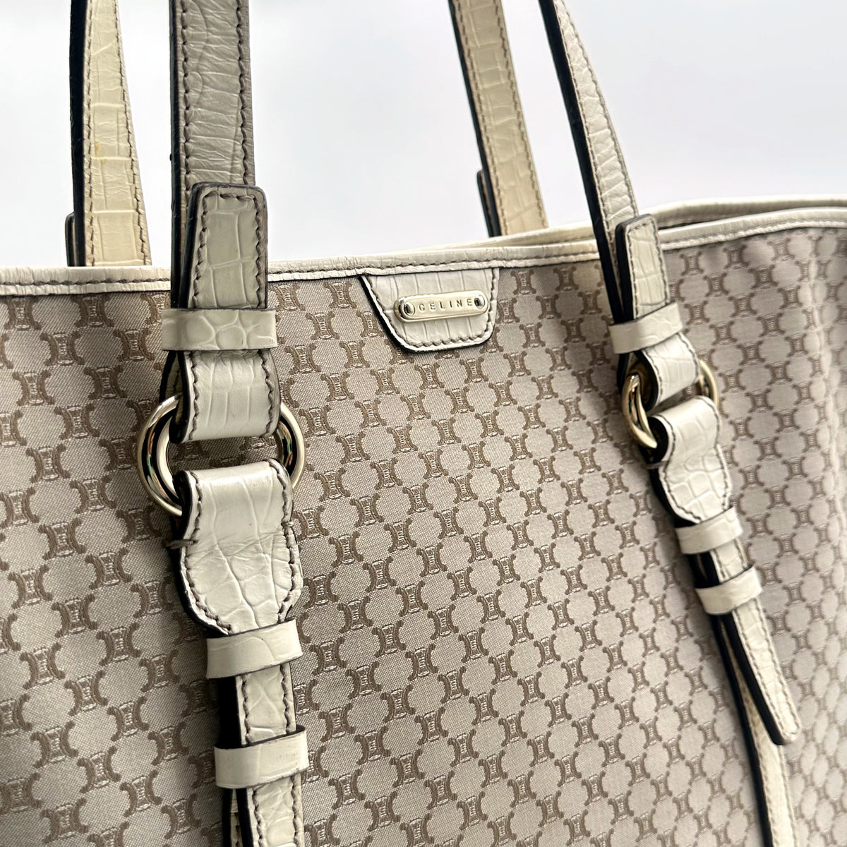Céline Tote Toile Macadam Écru - détail des attaches d'anses et des anneaux