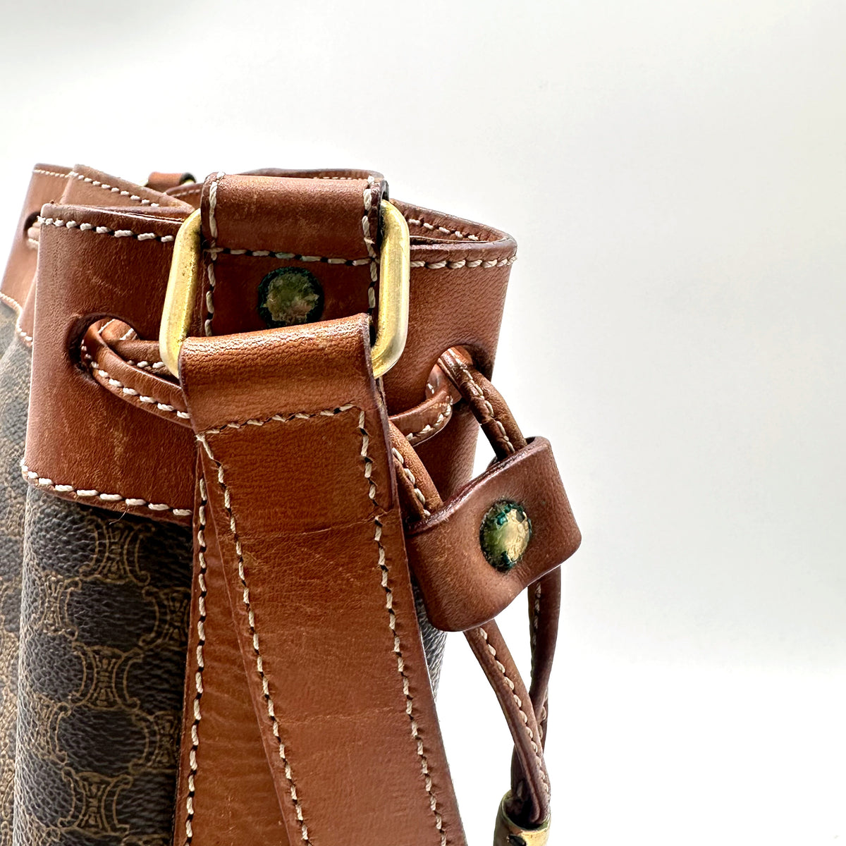 Céline Seau Toile Macadam Marron - détail du lien coulissant et des œillets
