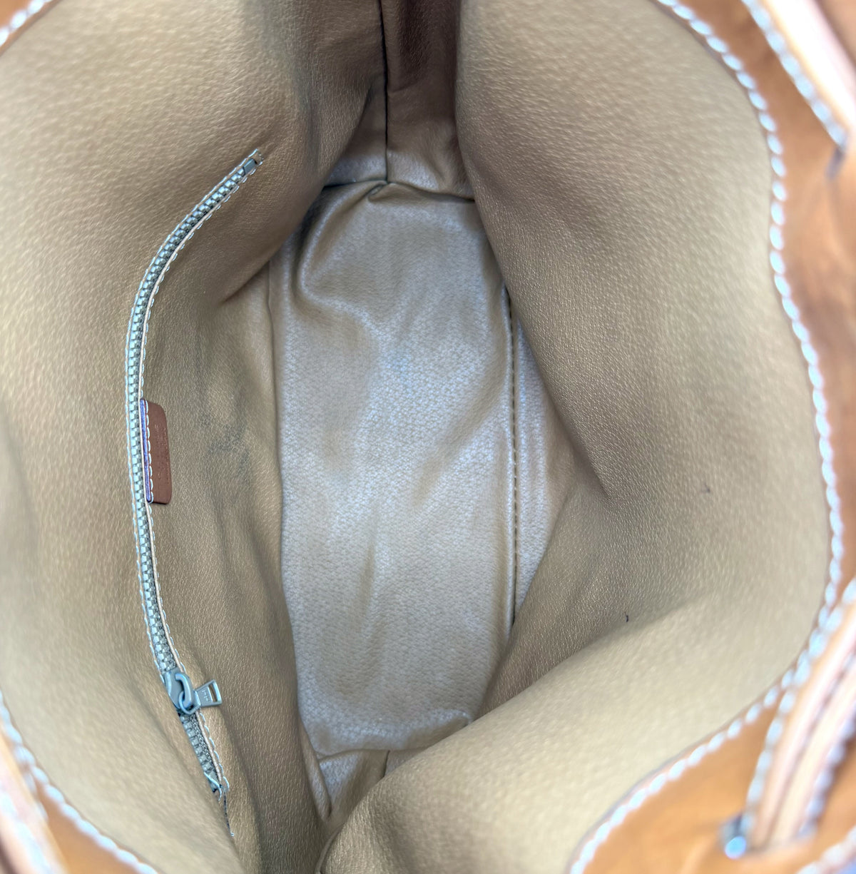 Celine sac seau Macadam toile brune - interieur et poche zippee