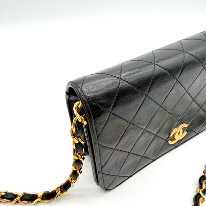 Chanel Wallet on Chain cuir d'agneau matelassé noir - trois-quarts avant plongeant