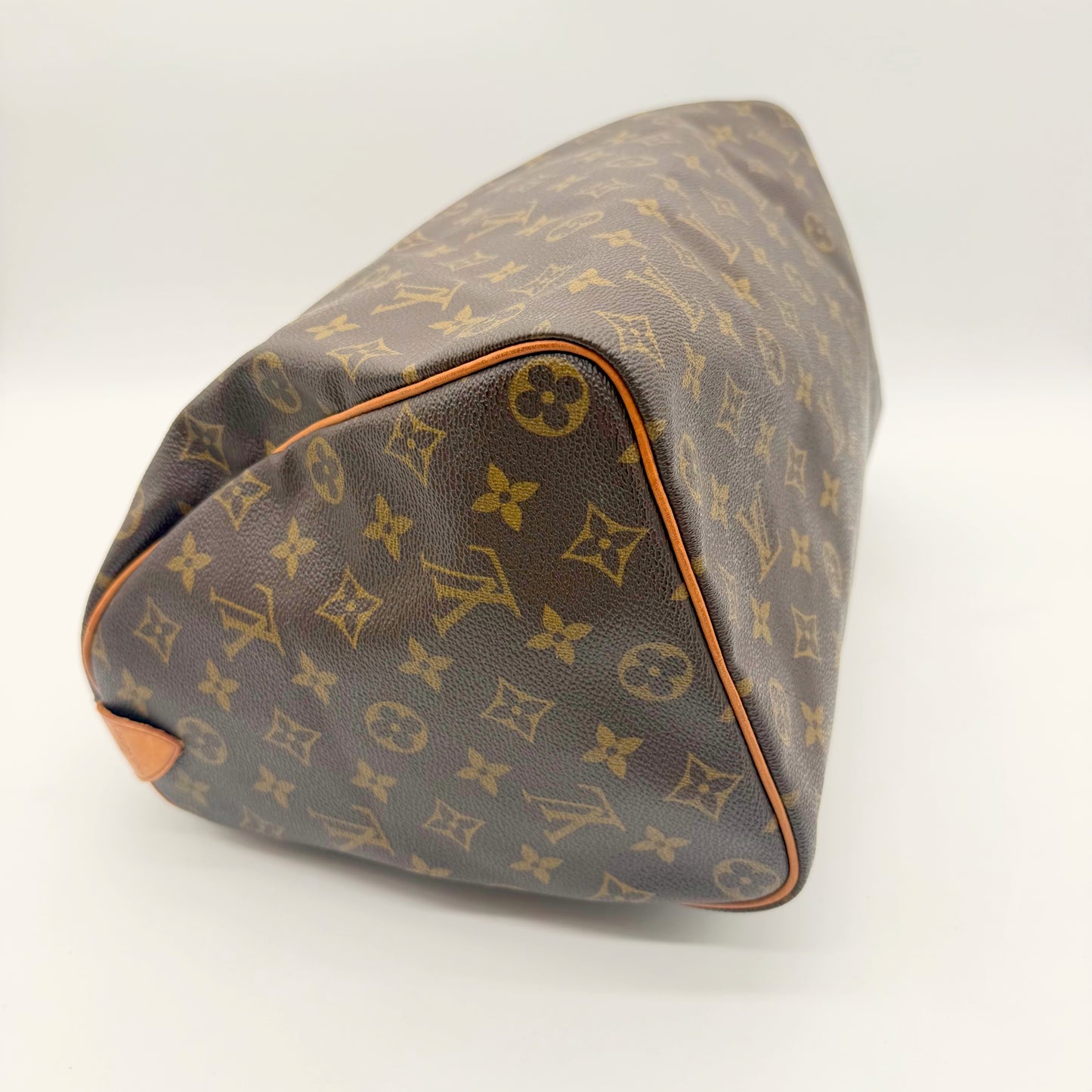 Louis Vuitton Speedy 35 toile Monogram - coin inférieur opposé