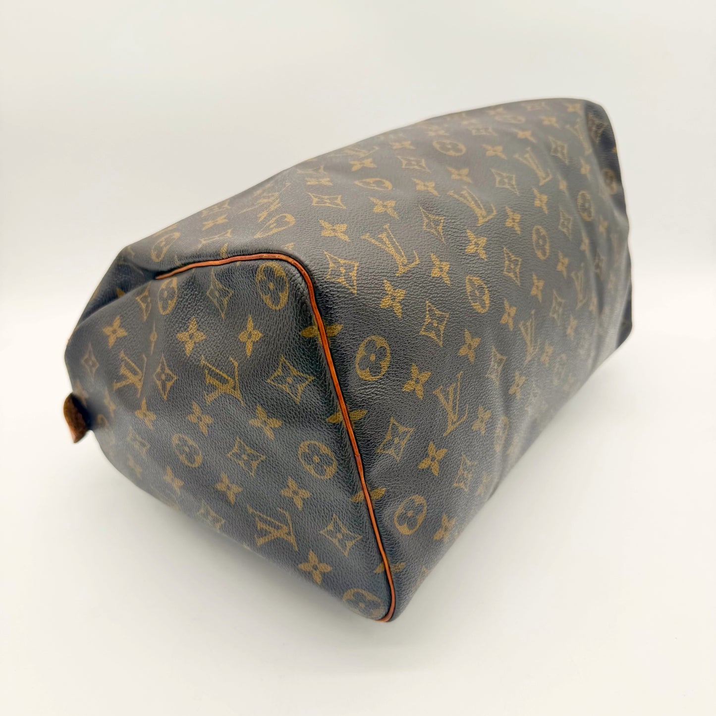 Louis Vuitton Speedy 35 toile Monogram – angle inférieur opposé