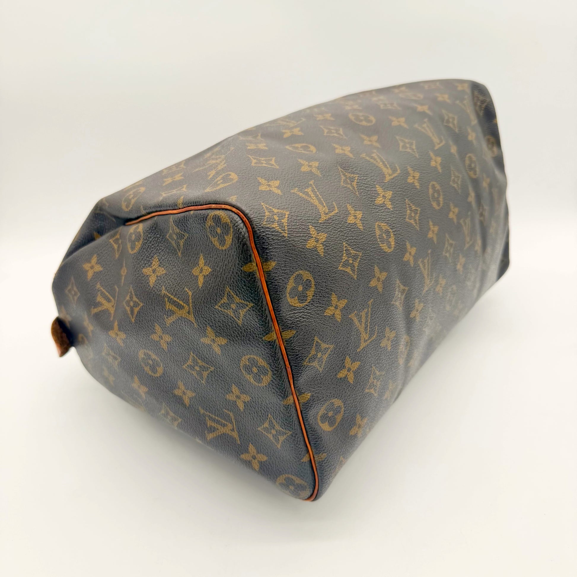 Louis Vuitton Speedy 35 toile Monogram – angle inférieur opposé