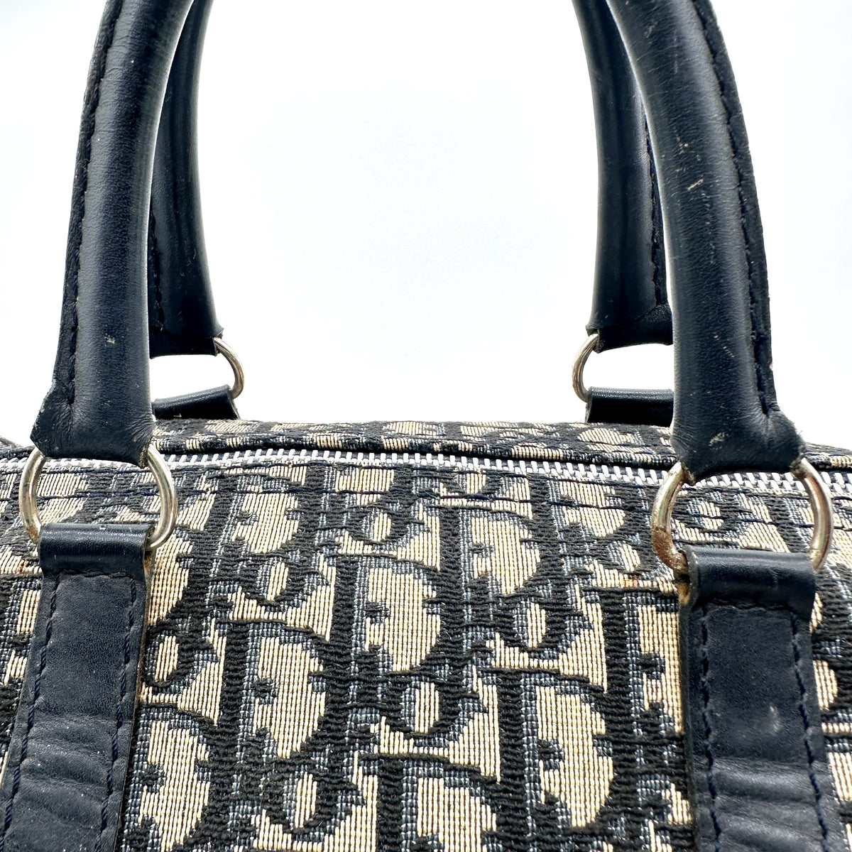 Dior Boston 30 Toile Trotter - détail des anses et de leurs anneaux