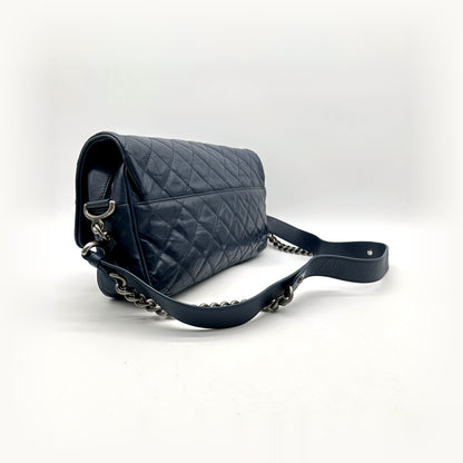 Chanel Matelassé Cuir Bleu Marine - vue de trois quarts arrière