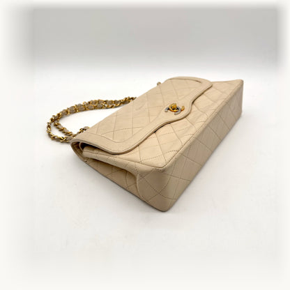 Chanel Diana Cuir d'agneau Beige - sac couché, chaîne enroulée