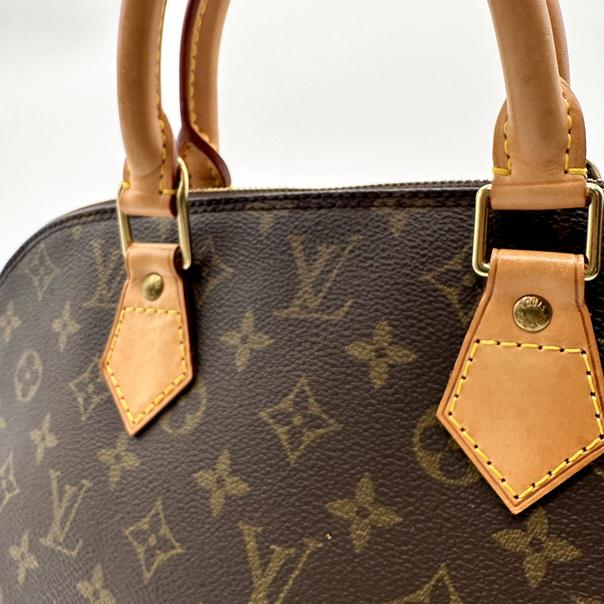 Louis Vuitton Alma Toile Monogram - détail des anses et de leurs attaches