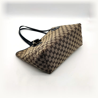 Gucci Tote Toile GG Beige et Cuir Verni Noir - vue en angle opposé