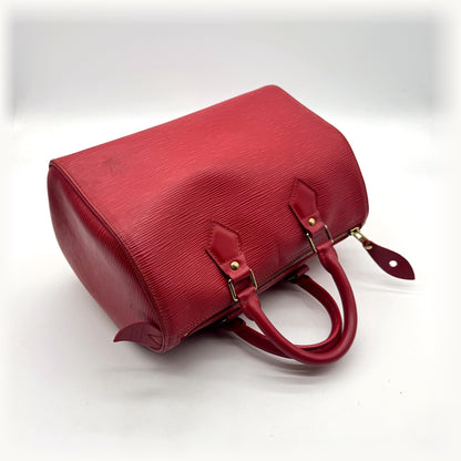 Louis Vuitton Speedy 25 Cuir Épi Rouge - vue en angle, sac couché