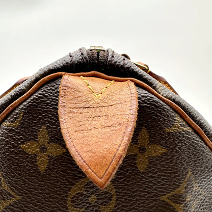 Louis Vuitton Speedy 35 Toile Monogram - détail de la patte de cuir d'extrémité