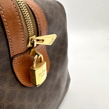Céline Boston Toile Macadam Brun - détail du cadenas et de la tirette