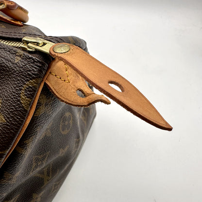 Louis Vuitton Speedy 30 Toile Monogram - détail de la patte de cadenas en cuir naturel